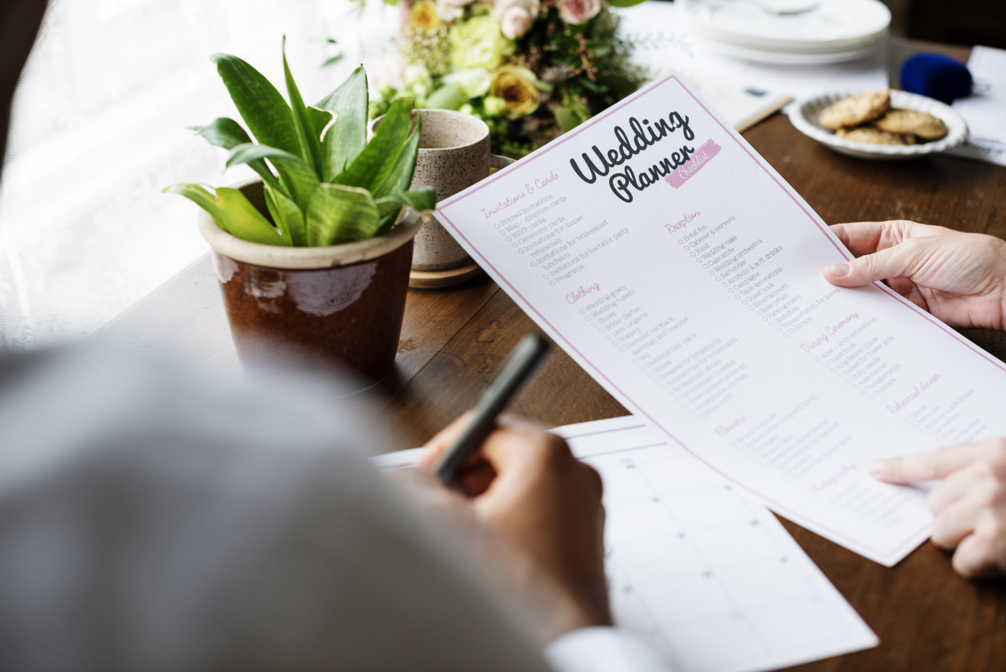 destination wedding specialist with checklist